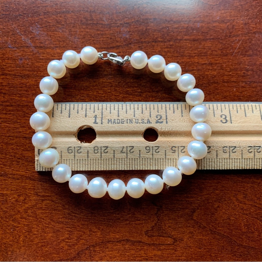 Pearl Bracelet with Clasp - Picture 3 of 8